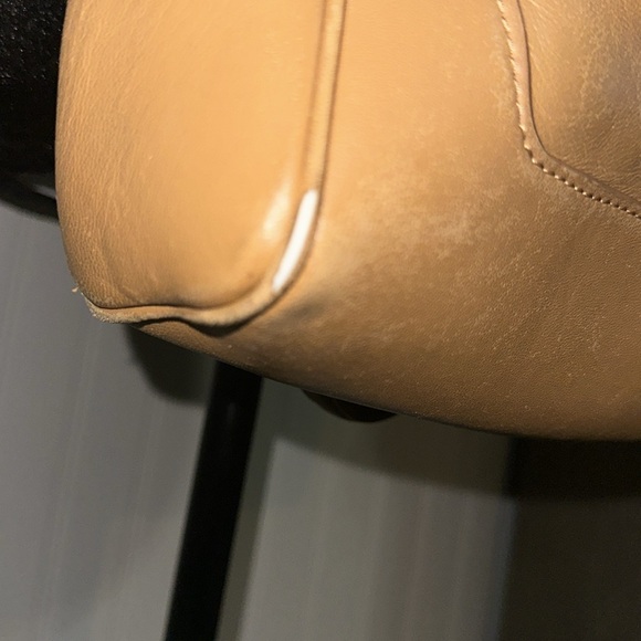 TORY BURCH
Leather Chain-Link Handle Bag - Picture 4 of 12